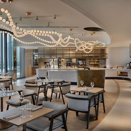 Hotel Pullman Auckland Airport Exteriér fotografie The restaurant at the top of the hotel