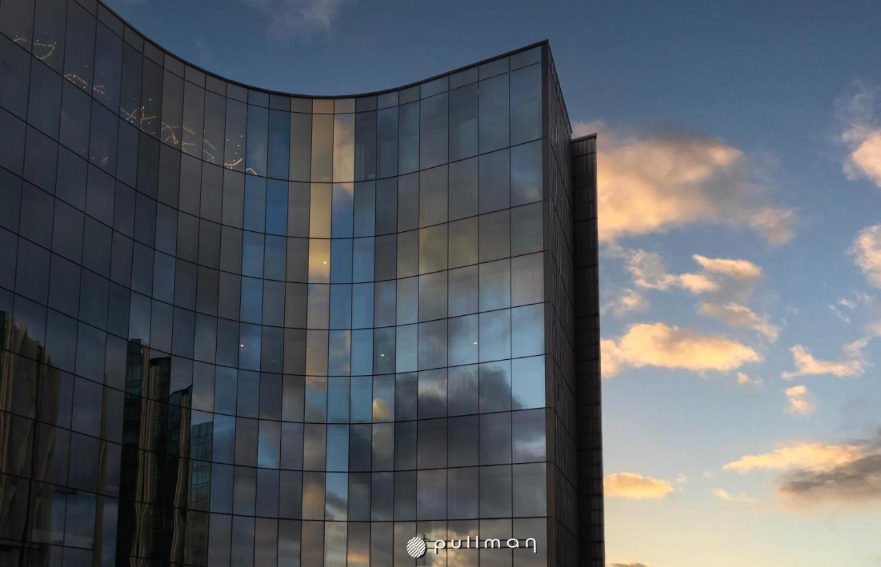 Hotel Pullman Auckland Airport Exteriér fotografie The building at sunset