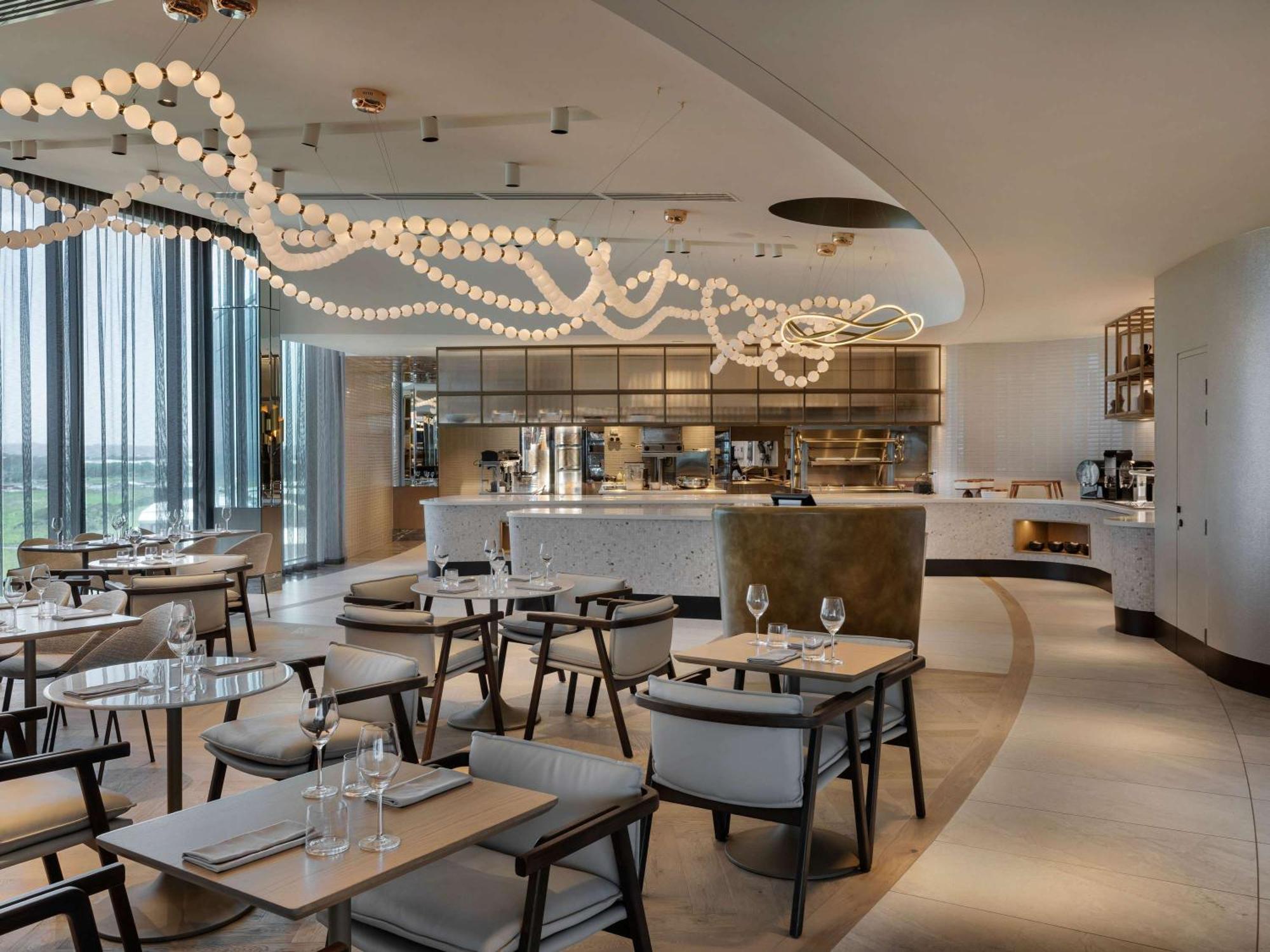 Hotel Pullman Auckland Airport Exteriér fotografie The restaurant at the top of the hotel