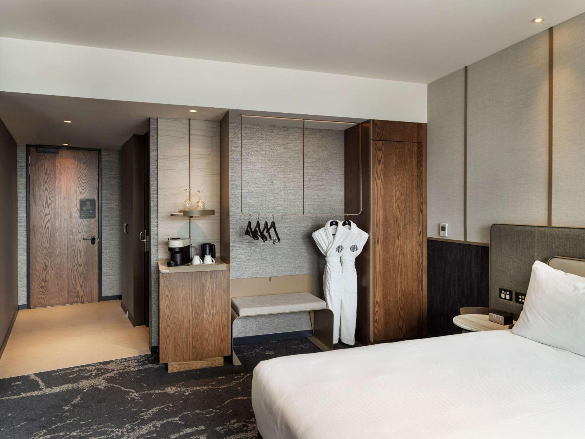 Hotel Pullman Auckland Airport Exteriér fotografie A room at the hotel