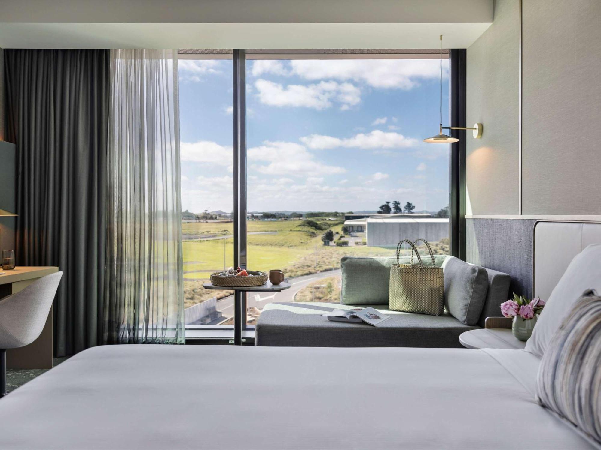 Hotel Pullman Auckland Airport Exteriér fotografie A room at the hotel