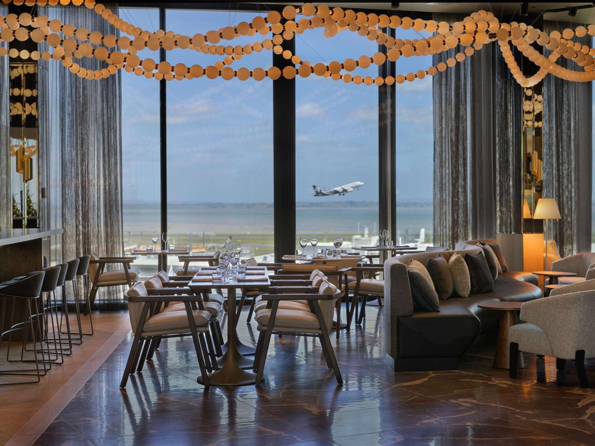 Hotel Pullman Auckland Airport Exteriér fotografie The lounge at the airport